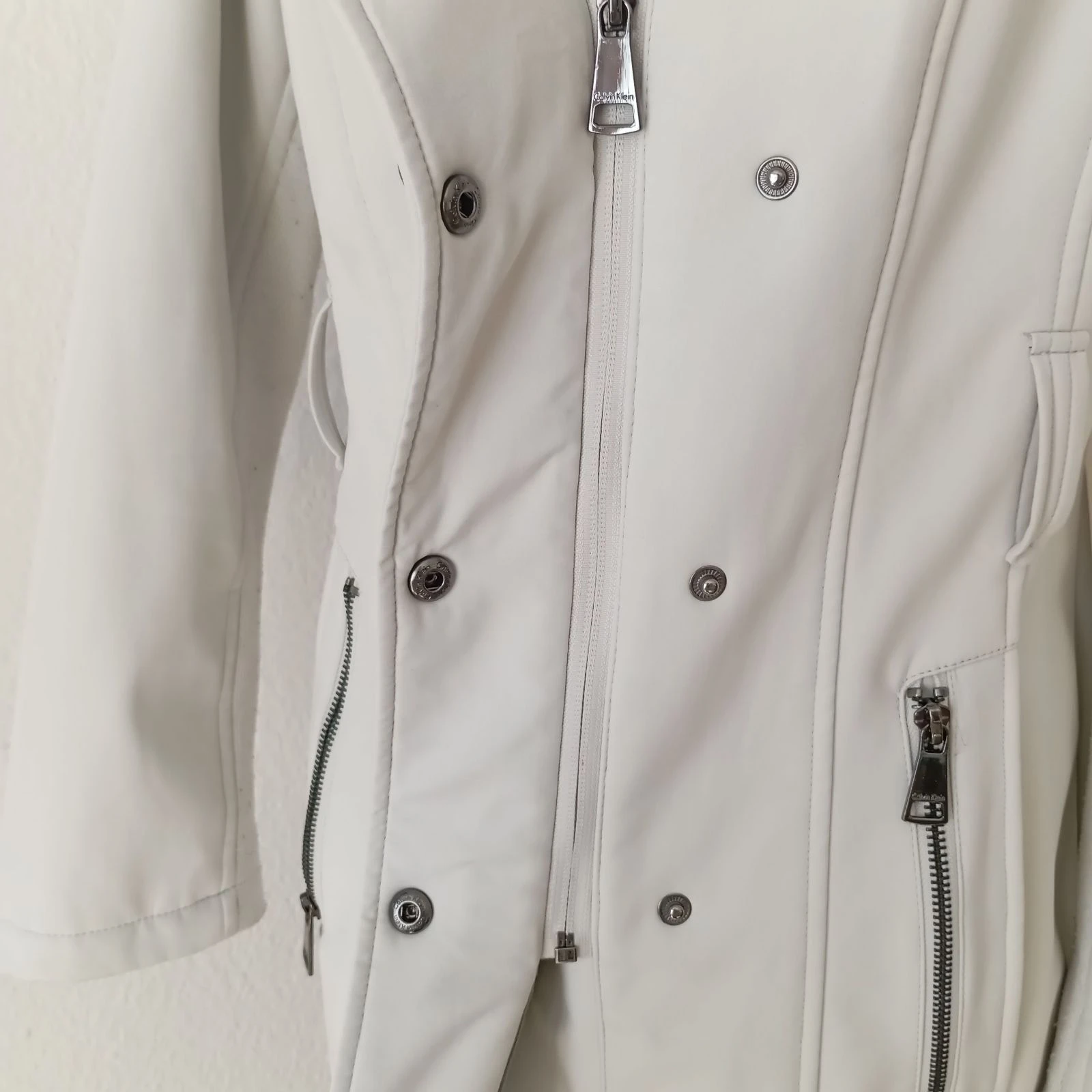 Trench impermeable / Chaqueta mujer Calvin Klein color blanco roto talla M – photo 16